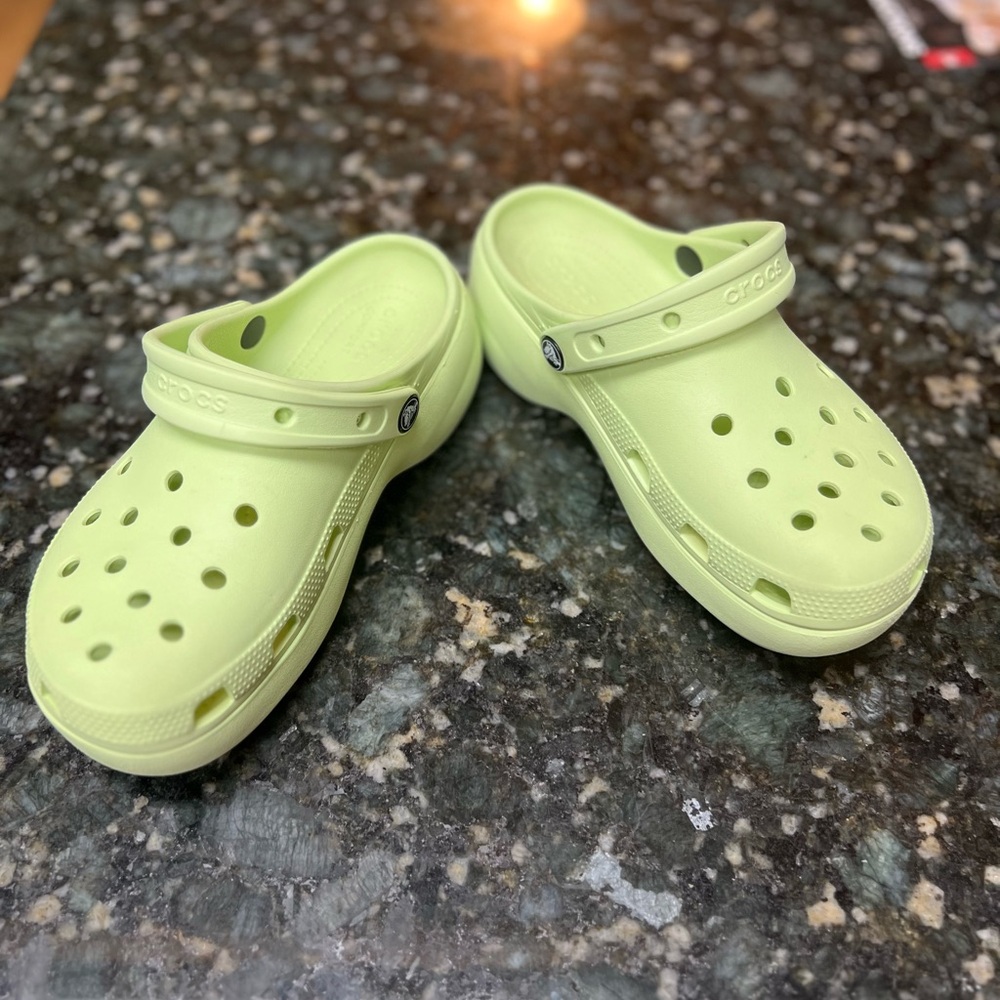 Crocs Classic Platform Clog 'Celery' Women’s size 8